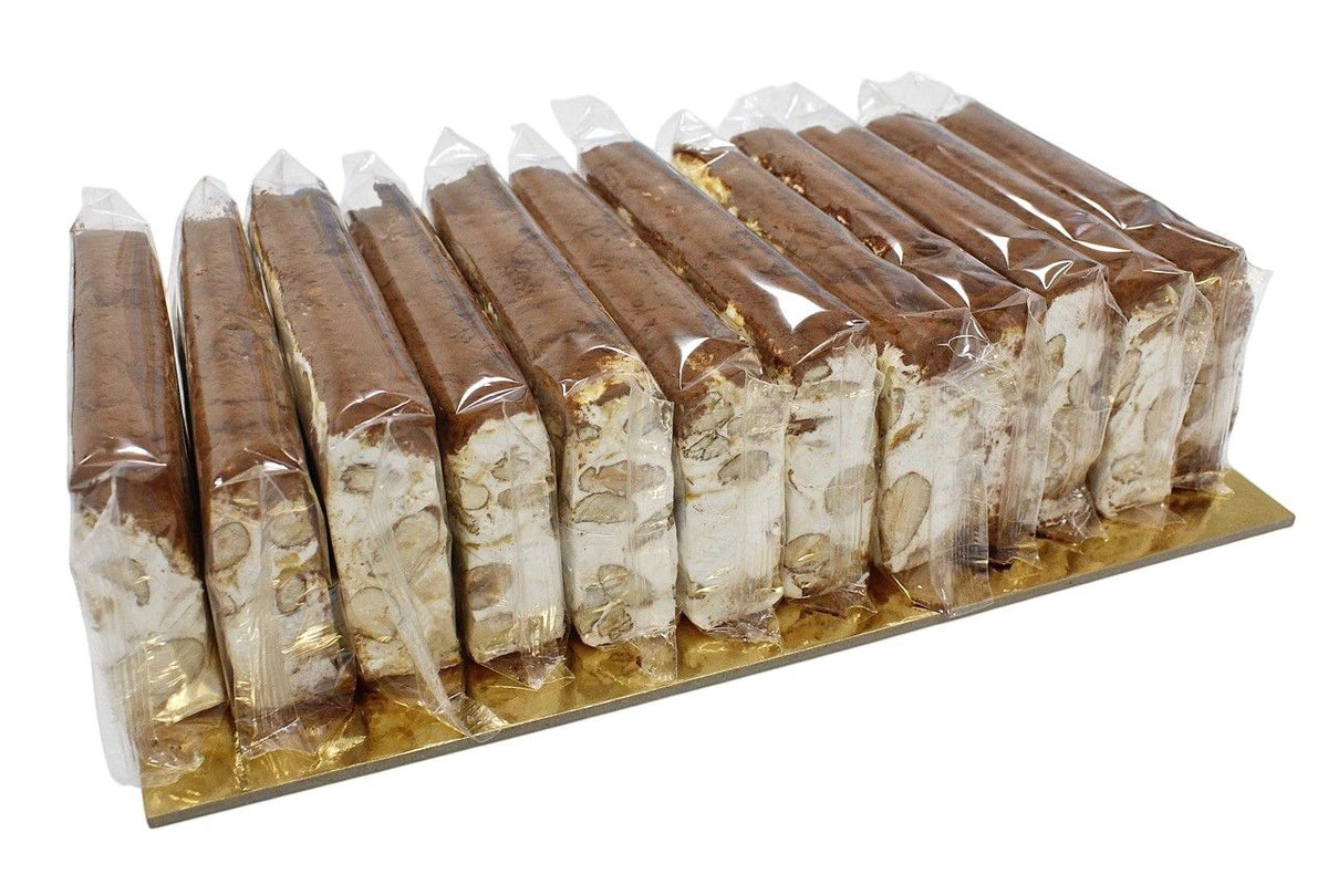 Tiramisù Torrone Tenero alle Mandorle con Polvere di Cacao a Fette