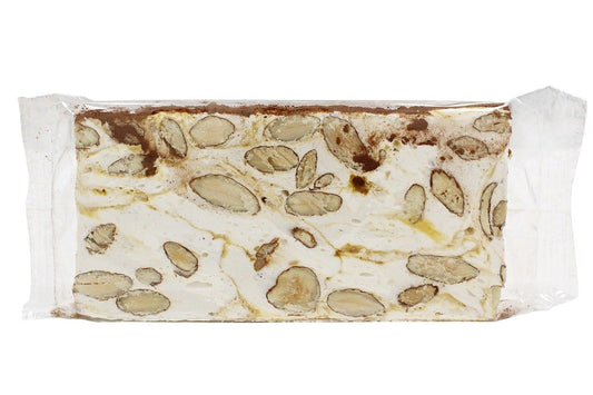 Tiramisù Torrone Tenero alle Mandorle con Polvere di Cacao a Fette